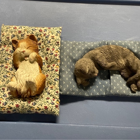 2 Vintage Sandcastle Yawning AndLil Snoozer Cat Sleeping Figurine Sandra Brue